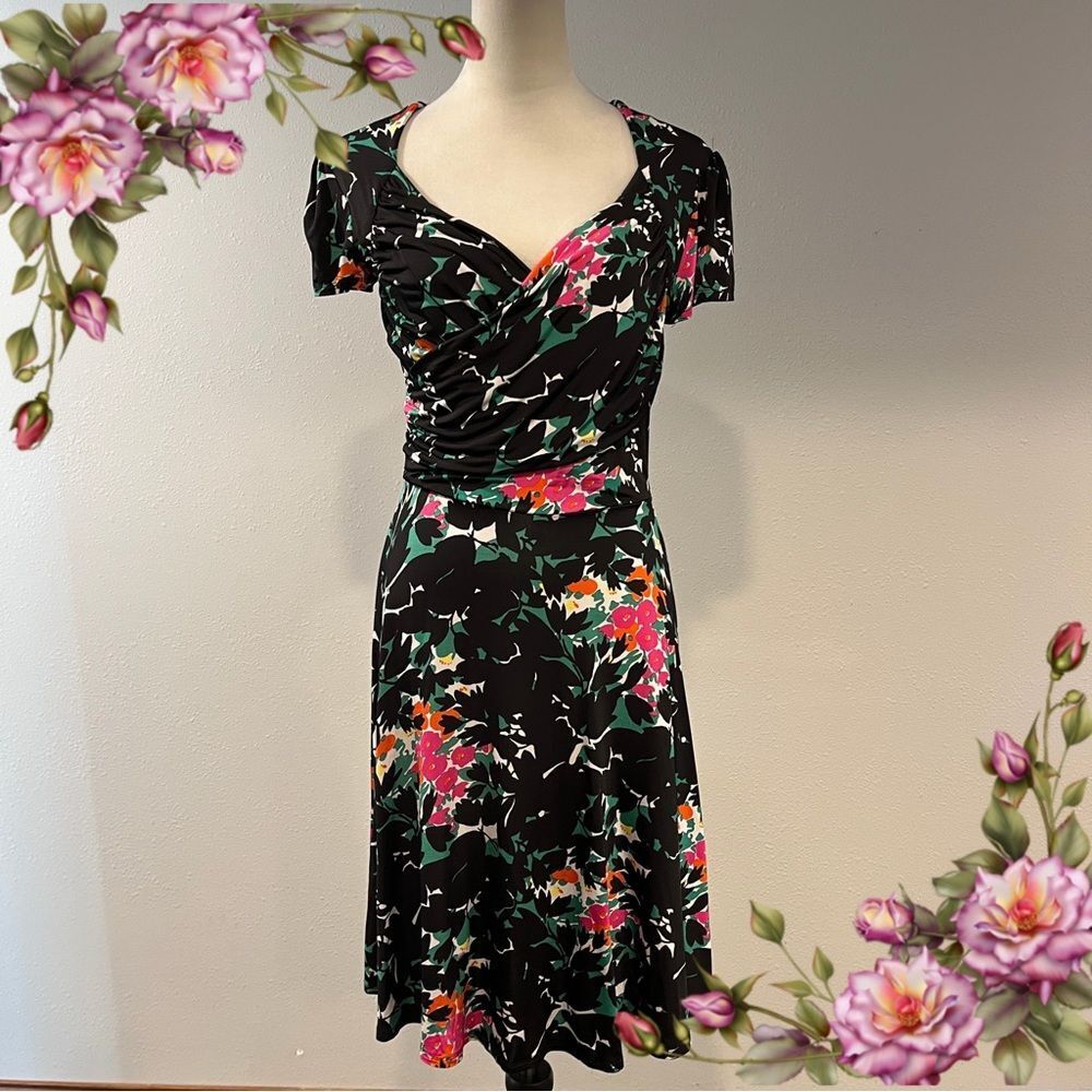 Sahalie Floral short sleeve midi Dress size medium